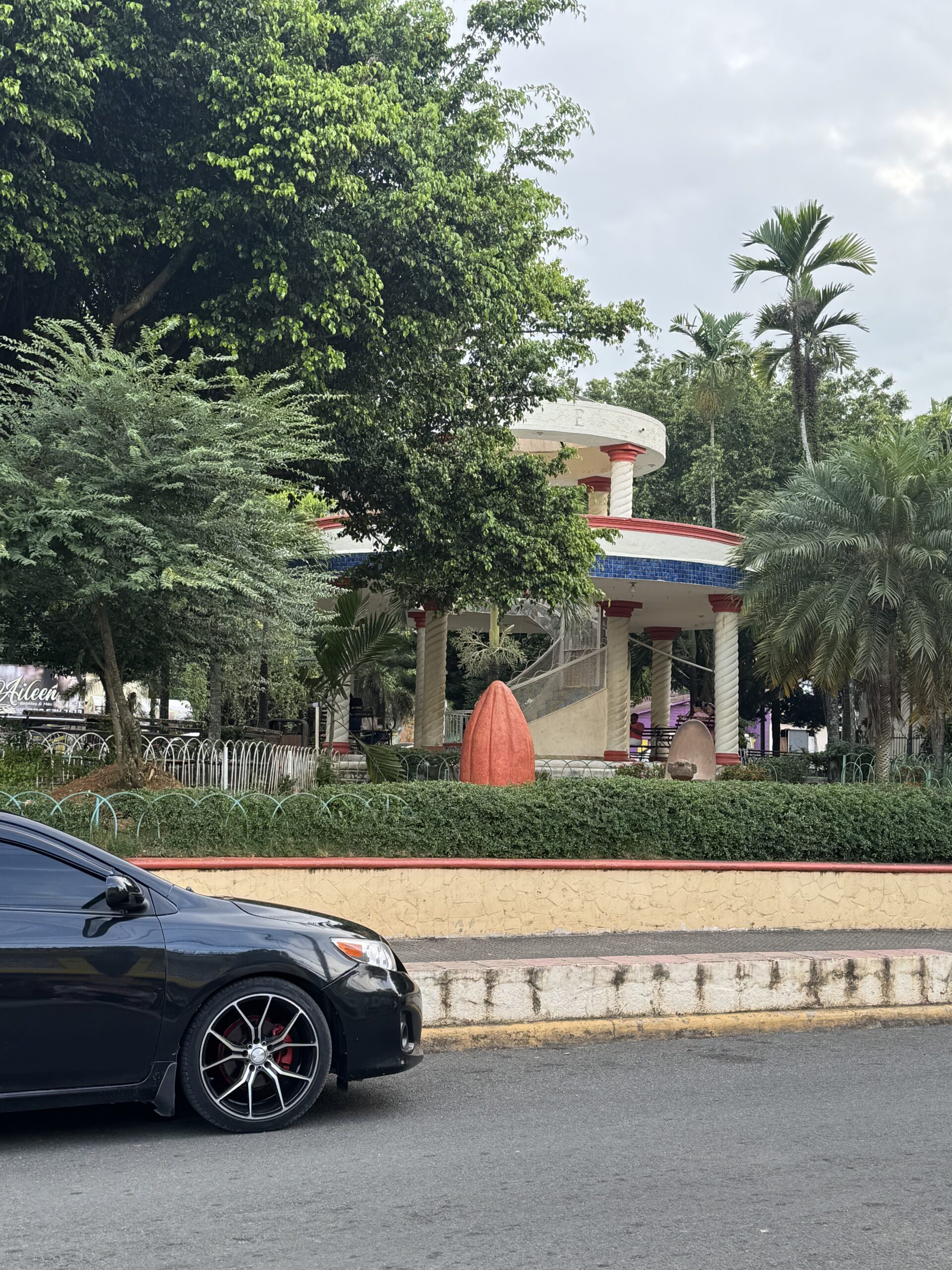 Gazebo with a large cacao pod sculpture at Parque Municipal de Yamasá